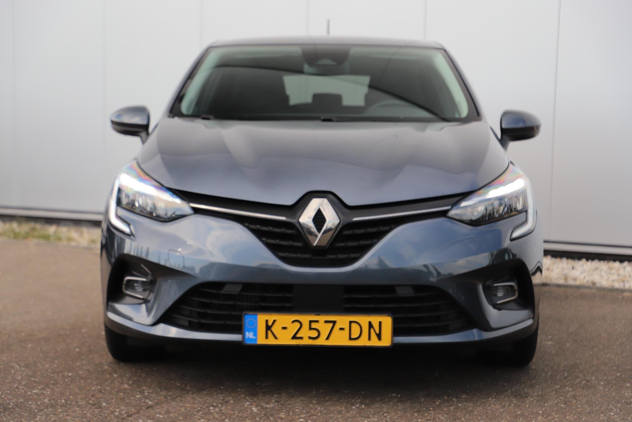 Renault Clio 1.0 TCe Zen 16 inch LMV Navigatie Carplay Andro, Voorwielaandrijving, Stof, Gebruikt, Met garantie (alle)