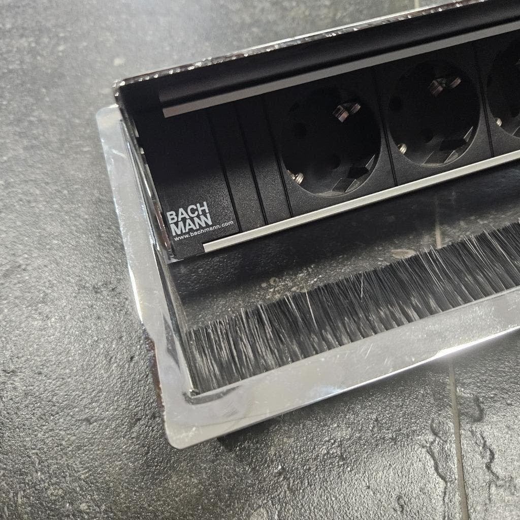 Bachmann Coni built in frame verchroomd - inbouwstekkerdoos, Ophalen, Nieuw