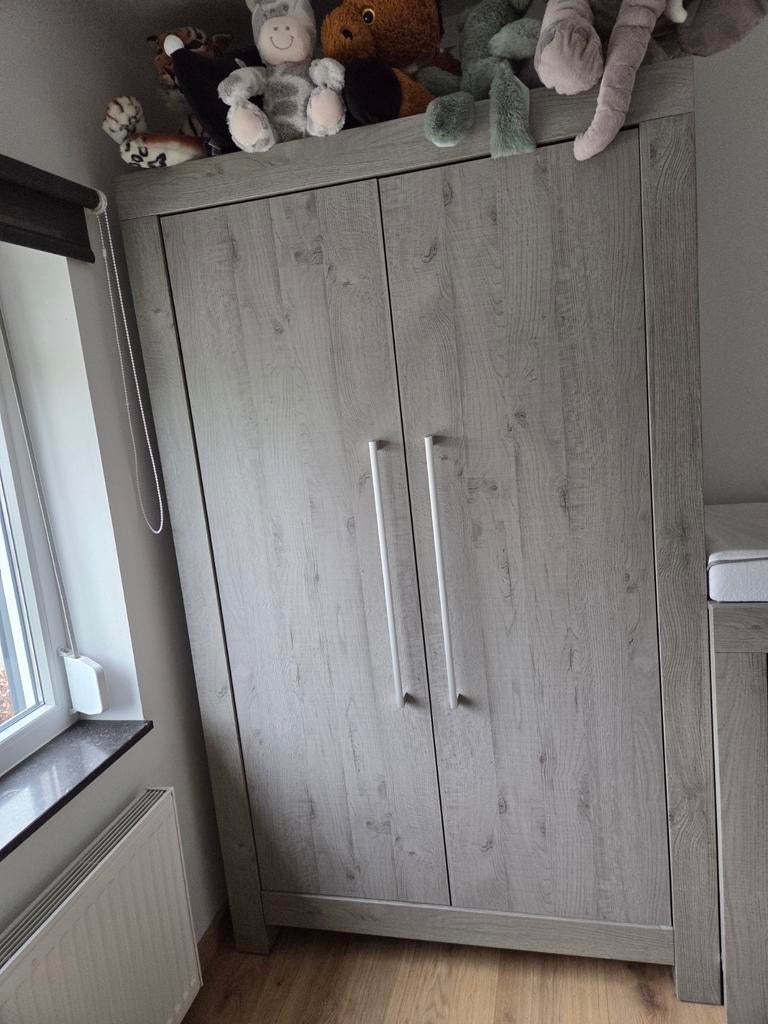 Kledingkast en meegroei ledikantje (grijs), Ophalen, Gebruikt, Kast, 50 tot 70 cm