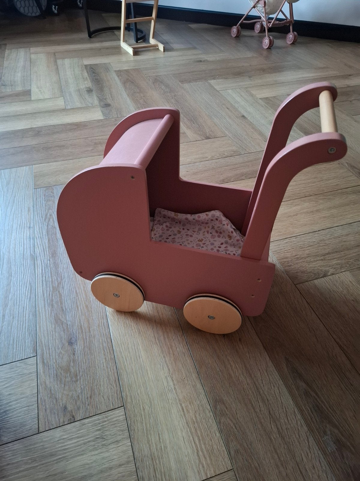 Little Dutch houten poppenwagen met matrasje en dekentje, Ophalen of Verzenden, Zo goed als nieuw, Babypop