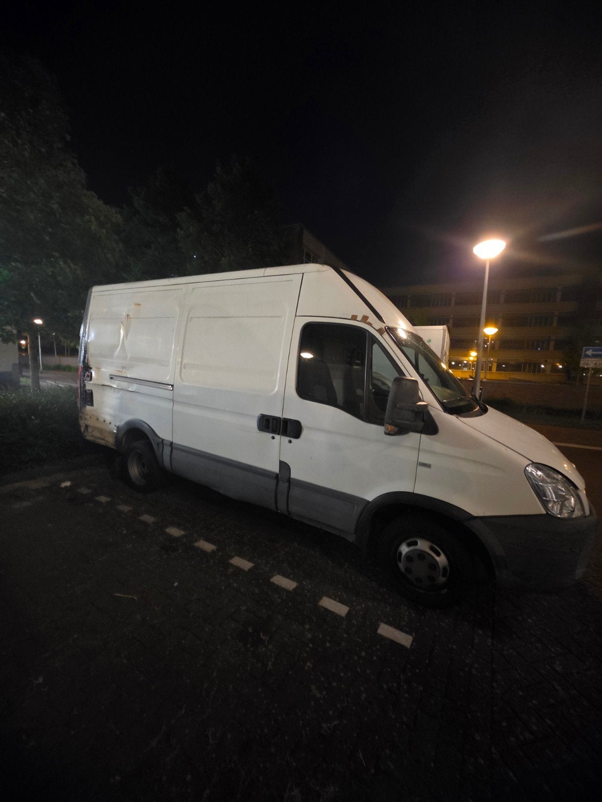 Iveco Daily  Laadklep DubbelLucht  Airco 3500 KG APK