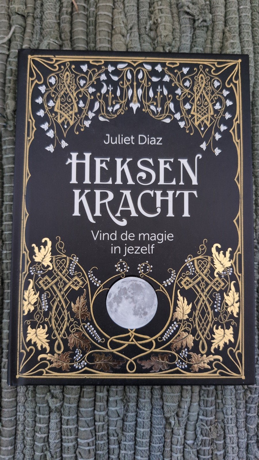 Heksenkracht: Vind de magie in jezelf - Juliet Diaz, Boeken, Ophalen of Verzenden