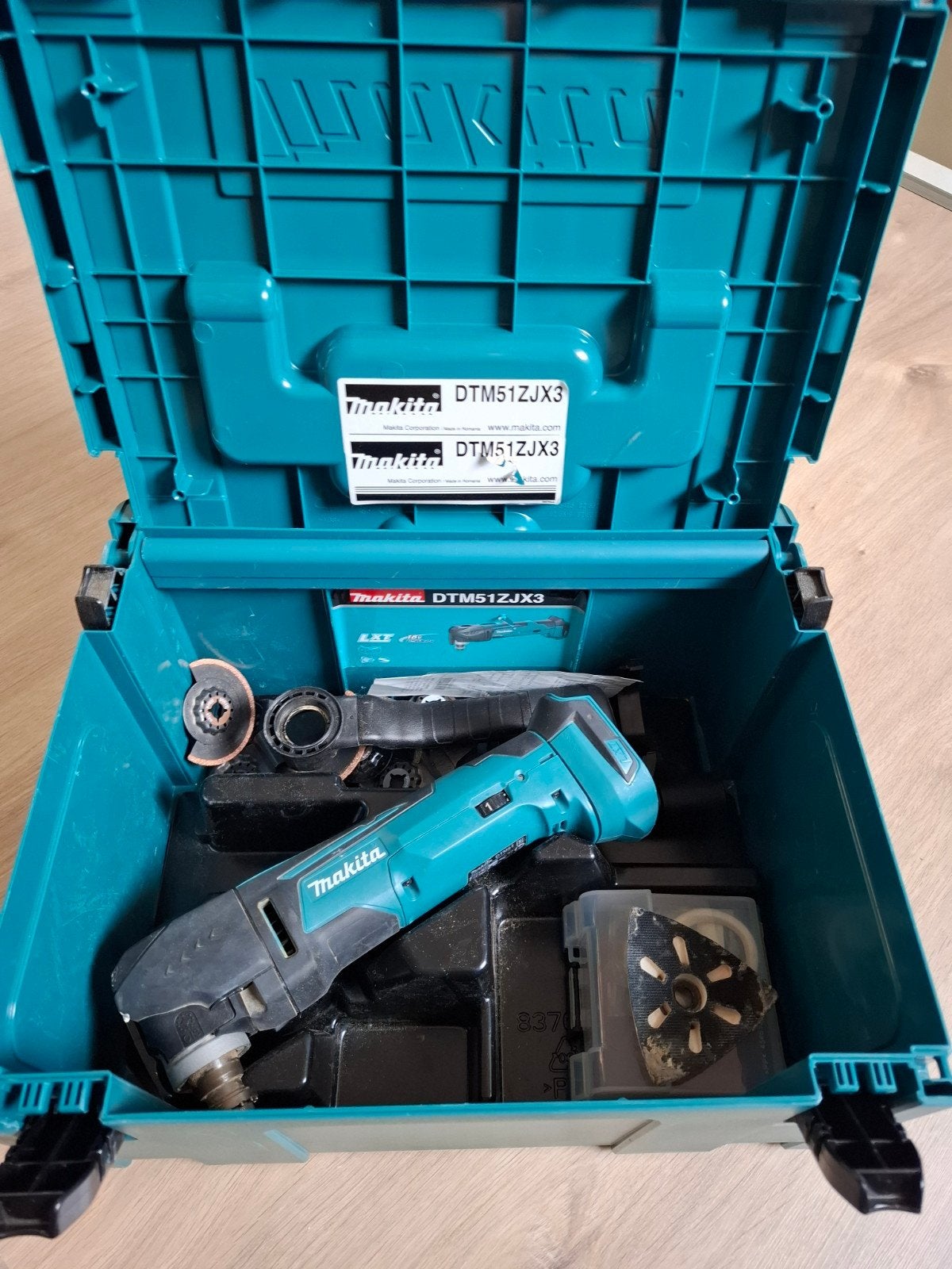 Makita DTM51ZJX3 Multitool 18V met accessoires en koffer, Ophalen, Zo goed als nieuw