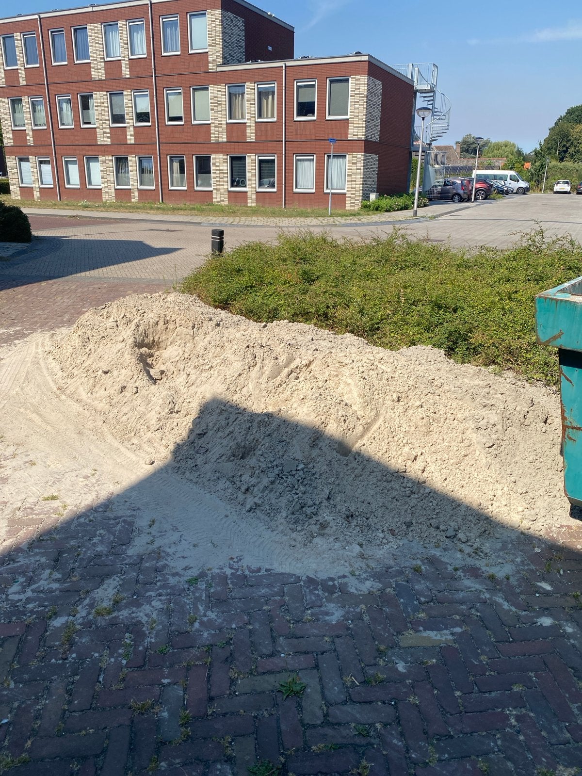 Grote berg ophoogzand/straatzand 1/1,5 kuub, Tuin en Terras, Zand, Ophalen, Gebruikt, Straatzand