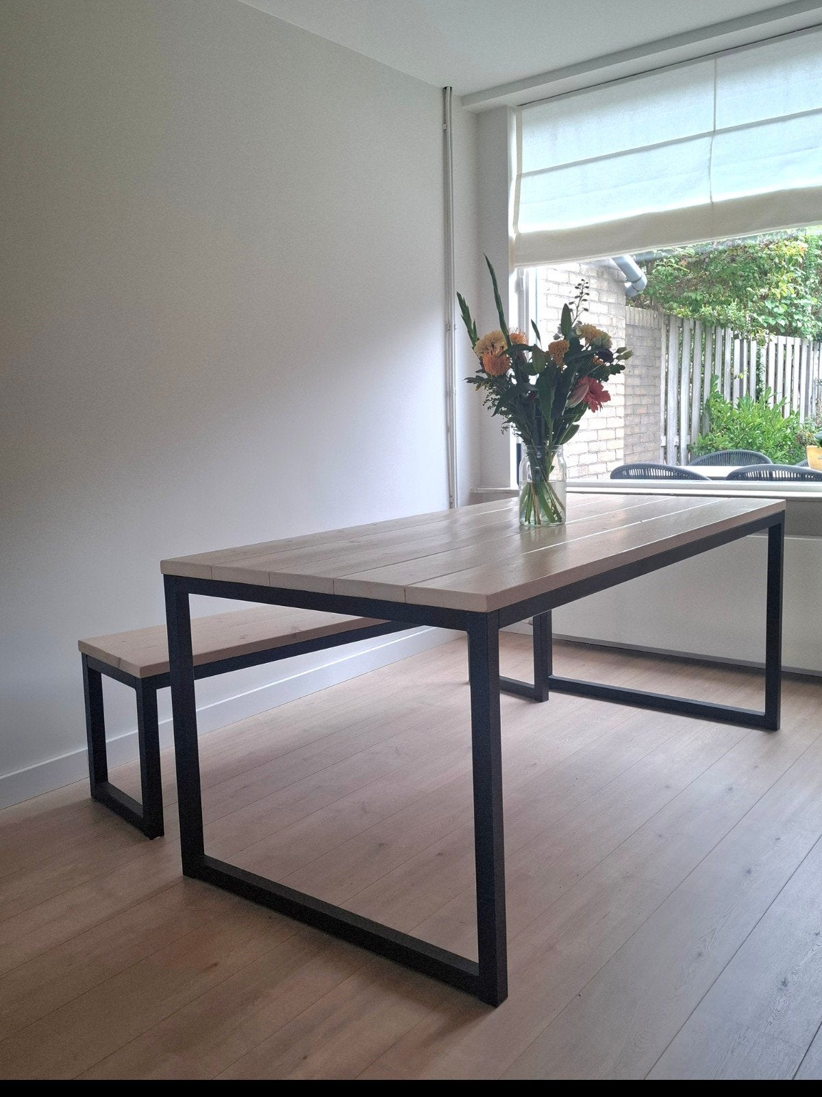 Tafel met bankje, 180x90 cm, hout en staal, Overige houtsoorten, Gebruikt, Vijf personen of meer, 150 tot 200 cm