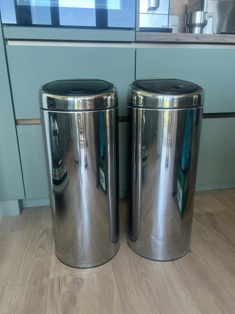 2x Brabantia RVS prullenbak, push open, 23-30 liter, Ophalen, Gebruikt, 50 tot 75 cm, 20 tot 30 liter