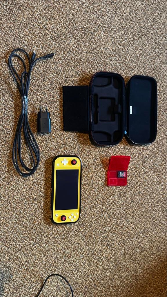 Gele Nintendo Switch Lite met hoes, screenprotector en lader, Ophalen of Verzenden, Geel, Gebruikt, Met beschermhoes of tas