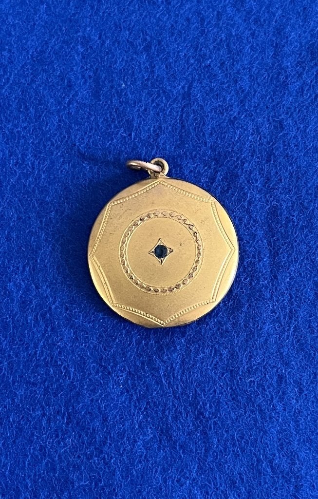 Vintage ronde, goudkleurige medaillon met blauw steentje, Ophalen of Verzenden, Overige materialen, Hanger, Verguld