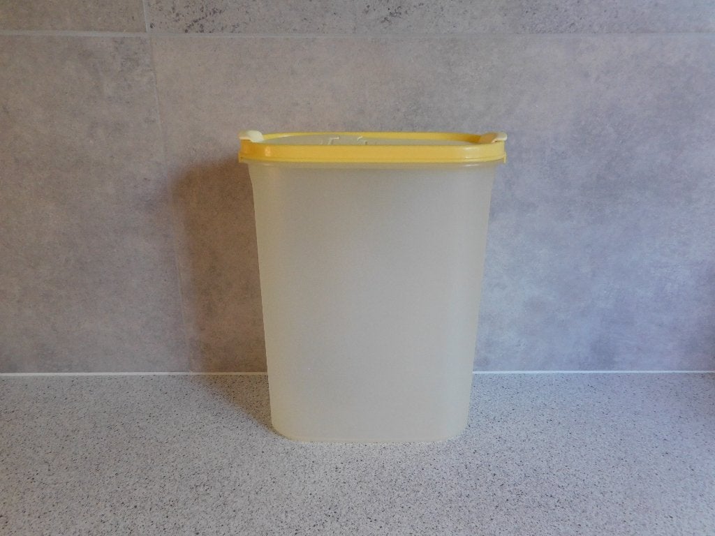Tupperware Ruimtespaarder 2,3 Ltr. Geel, Geel, Overige typen, Ophalen of Verzenden, Zo goed als nieuw