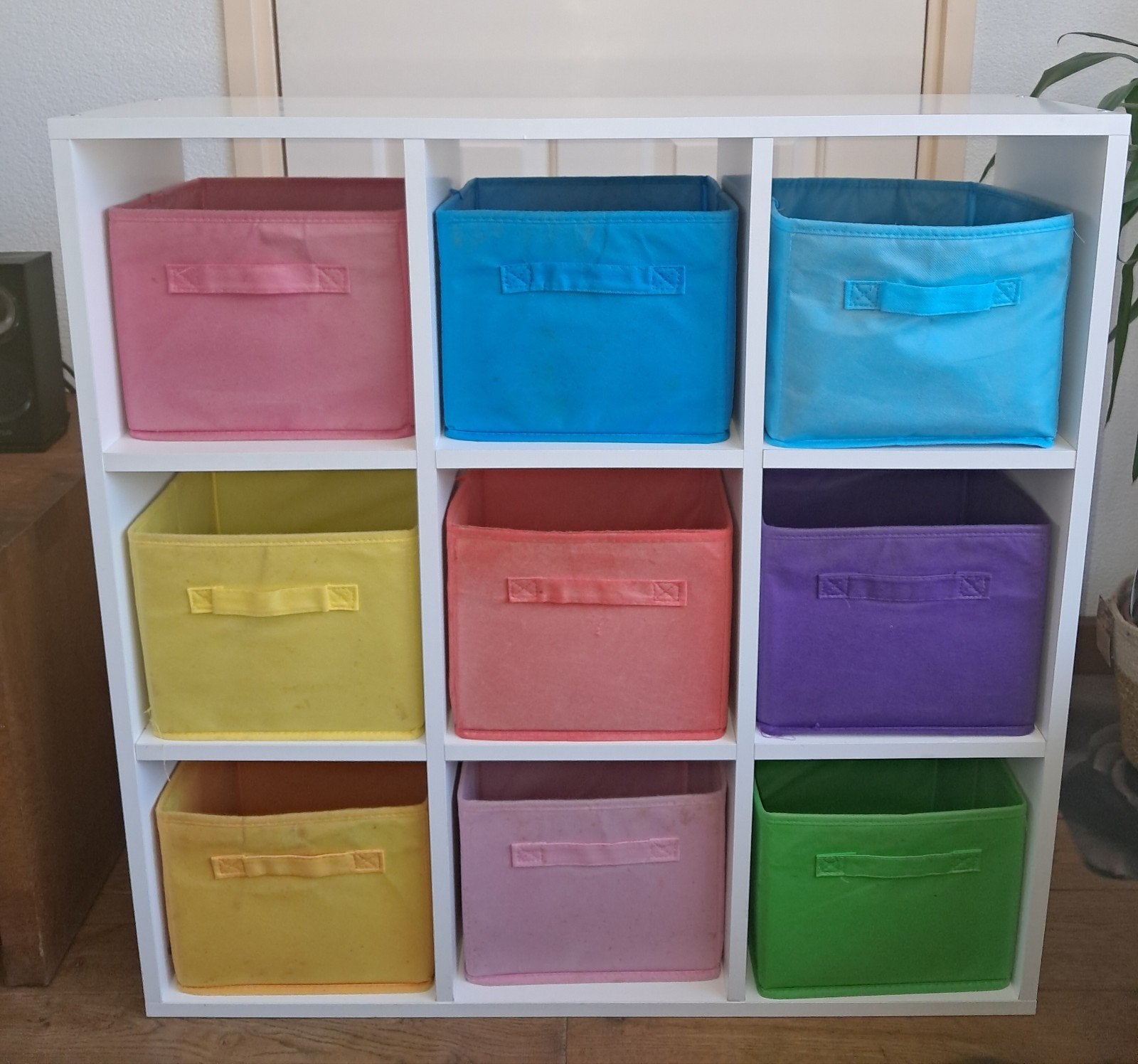 kast met opbergboxen, Ophalen