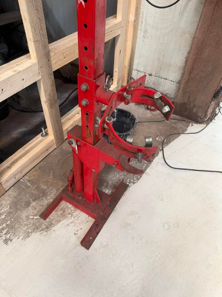 hydraulische veerspanner, Ophalen, Zo goed als nieuw, Hydraulisch, Garagekrik