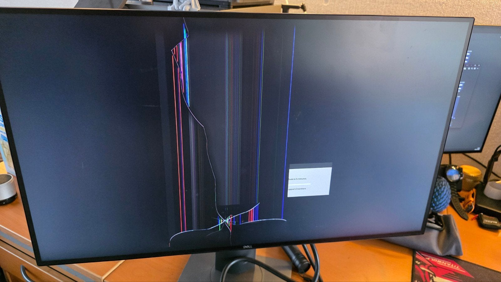 Dell UltraSharp U2717D (defect) - Voor onderdelen/voet, Computers en Software, Ophalen, In hoogte verstelbaar, Ultra HD (4K), DisplayPort