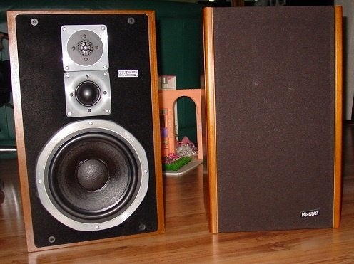 Magnat 8p "gevraagd", 1 zoals de foto aangeeft lege kast !!!, Ophalen, Vloerstaande luidspreker, Gebruikt, 120 tot 150 watt