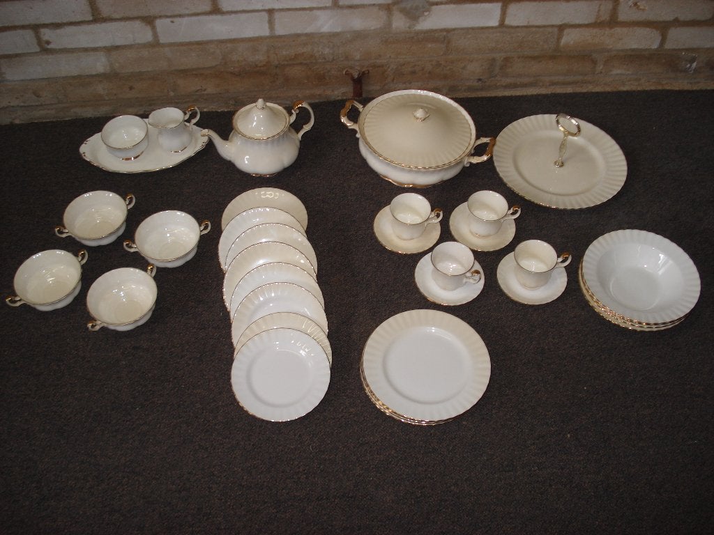 36 delig Engels Servies Royal Albert  Val D"Or, Ophalen of Verzenden