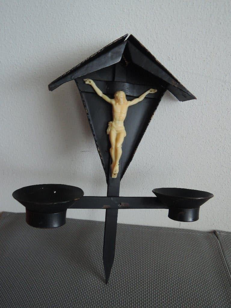 Zwart metalen kruis met twee kaarsenstandaards, Ophalen of Verzenden, Zo goed als nieuw, Overige typen, Christendom | Katholiek