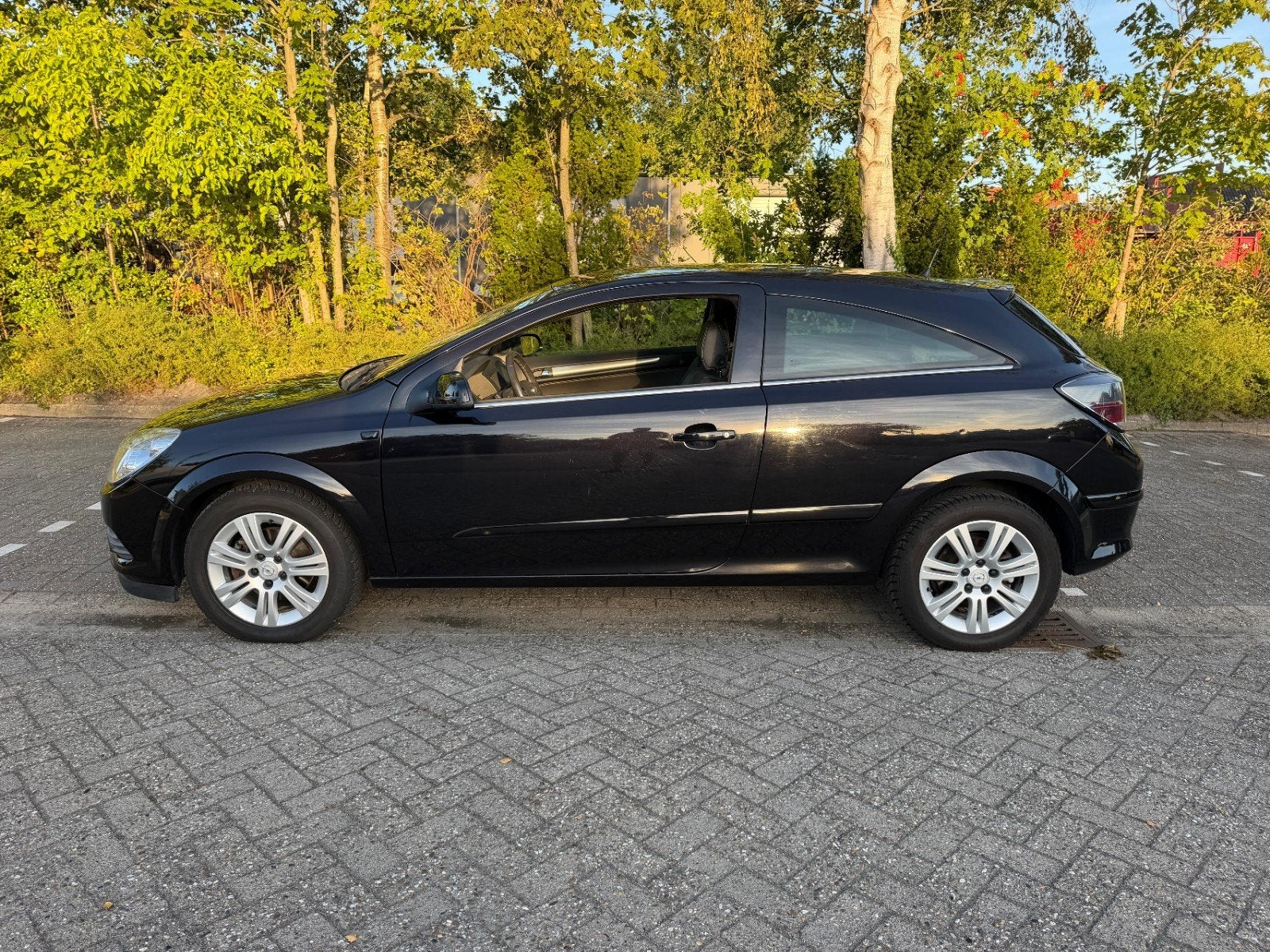 Opel Astra 1.6 16V GTC 85KW Easytronic 2008 Zwart, Auto's, 625 kg, 4 cilinders, Mistlampen, Origineel Nederlands