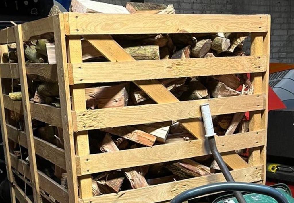 Gekloofd brandhout in krat - Diverse houtsoorten, Tuin en Terras, Haardhout, 3 tot 6 m³, Ophalen of Verzenden, Overige houtsoorten
