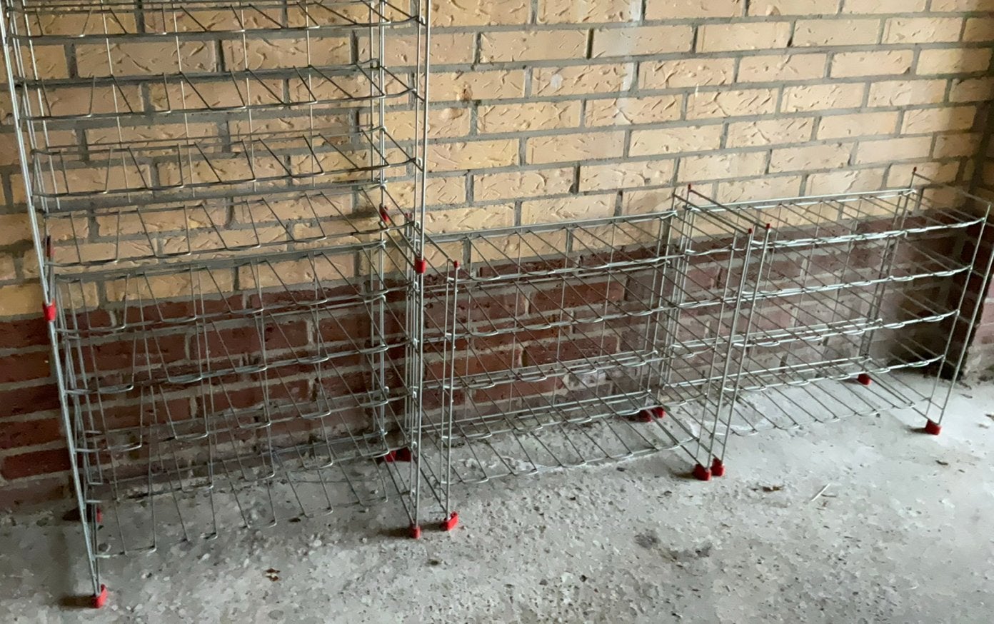 Metalen wijnrekken - 4 stuks stapelbaar voor 100 flessen., Ophalen, 50 – 75, Gebruikt, 25 flessen of meer