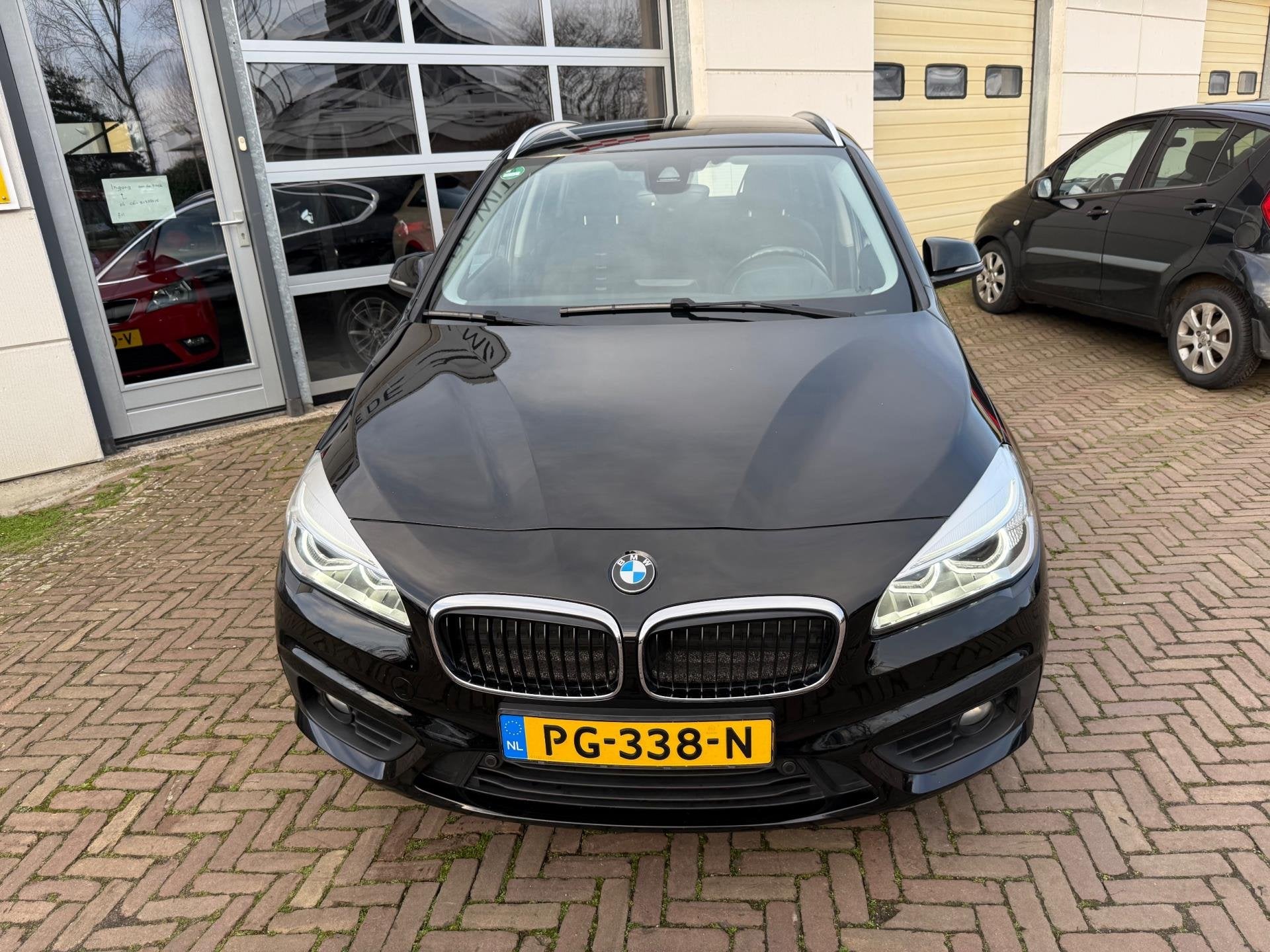 BMW 2-serie Active Tourer 216i Centennial High Executive | B, Auto's, Voorwielaandrijving, Dealer onderhouden, Stof, Gebruikt