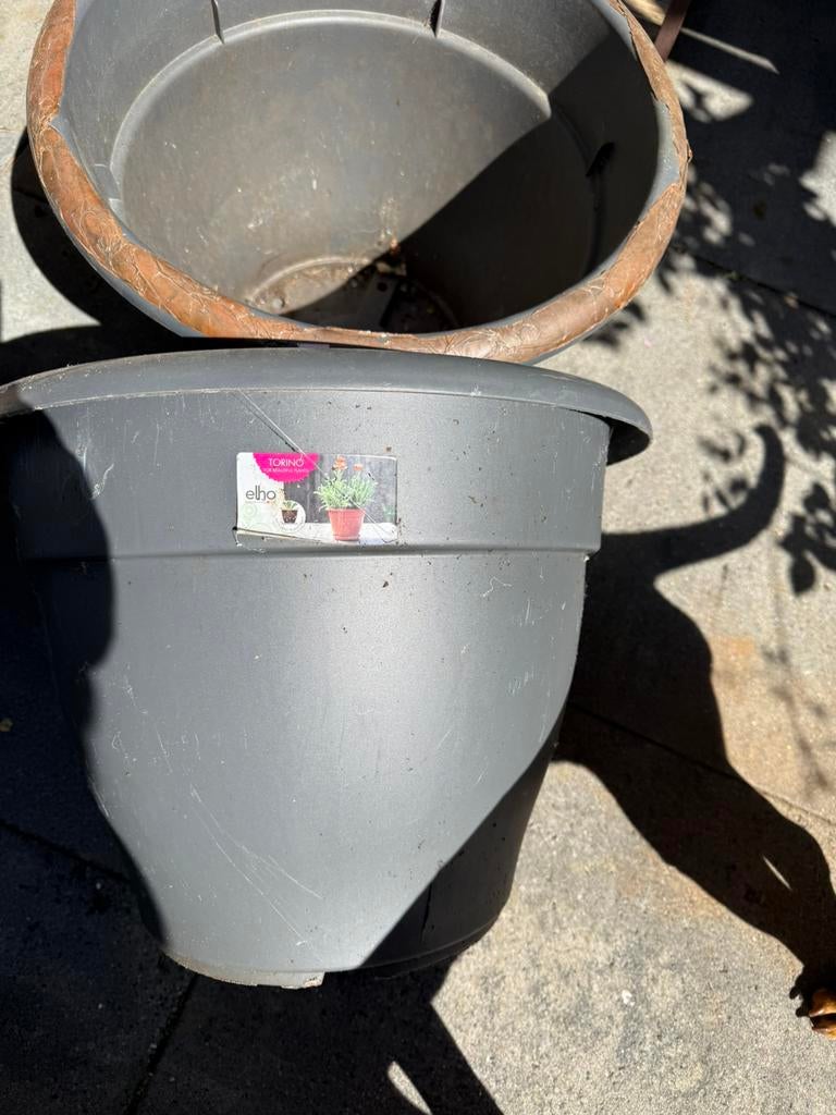 Elgo grijze antraciet potten 50 cm doorsnee 35 ltr, Tuin en Terras, Bloembakken en Plantenbakken, Ophalen, Zo goed als nieuw, Rond