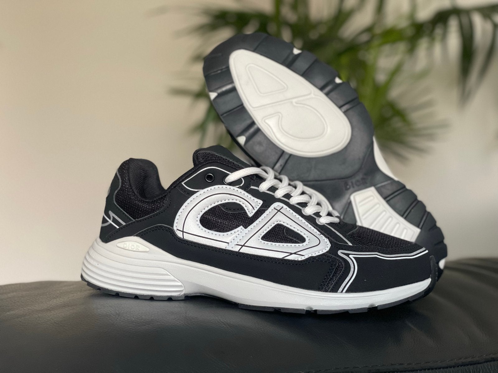 B30 Maat 42, Ophalen of Verzenden, Zo goed als nieuw, Zwart, Sneakers of Gympen