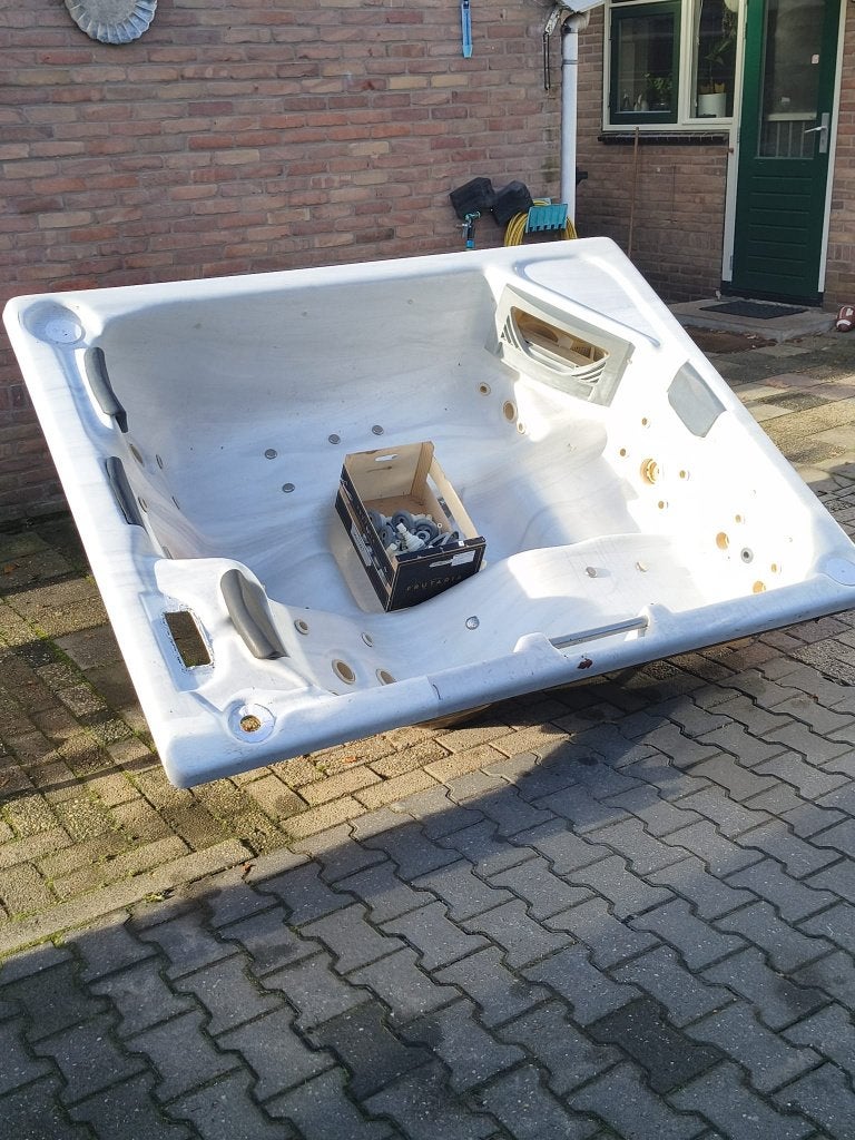 GRATIS/kleine-jacuzzi, Tuin en Terras, Ophalen, Gebruikt, Vast