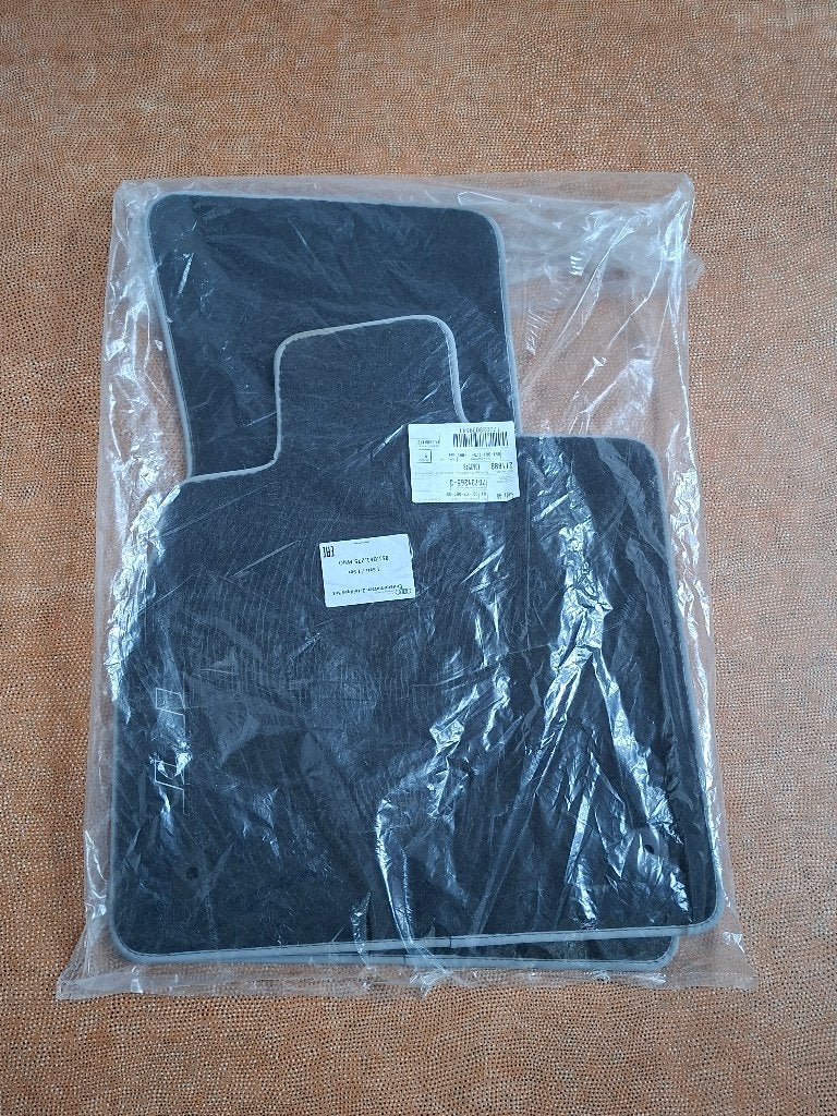 Nieuwstaat originele mattenset  Zomer / Winter Audi TT MK3., Ophalen, Zo goed als nieuw
