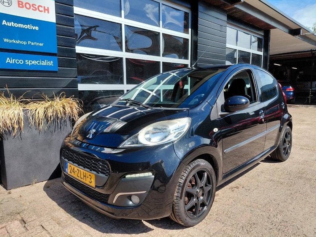 Peugeot 107 1.0 12V 5DR  automaat, Stof, Zwart, Metallic lak, 4 stoelen