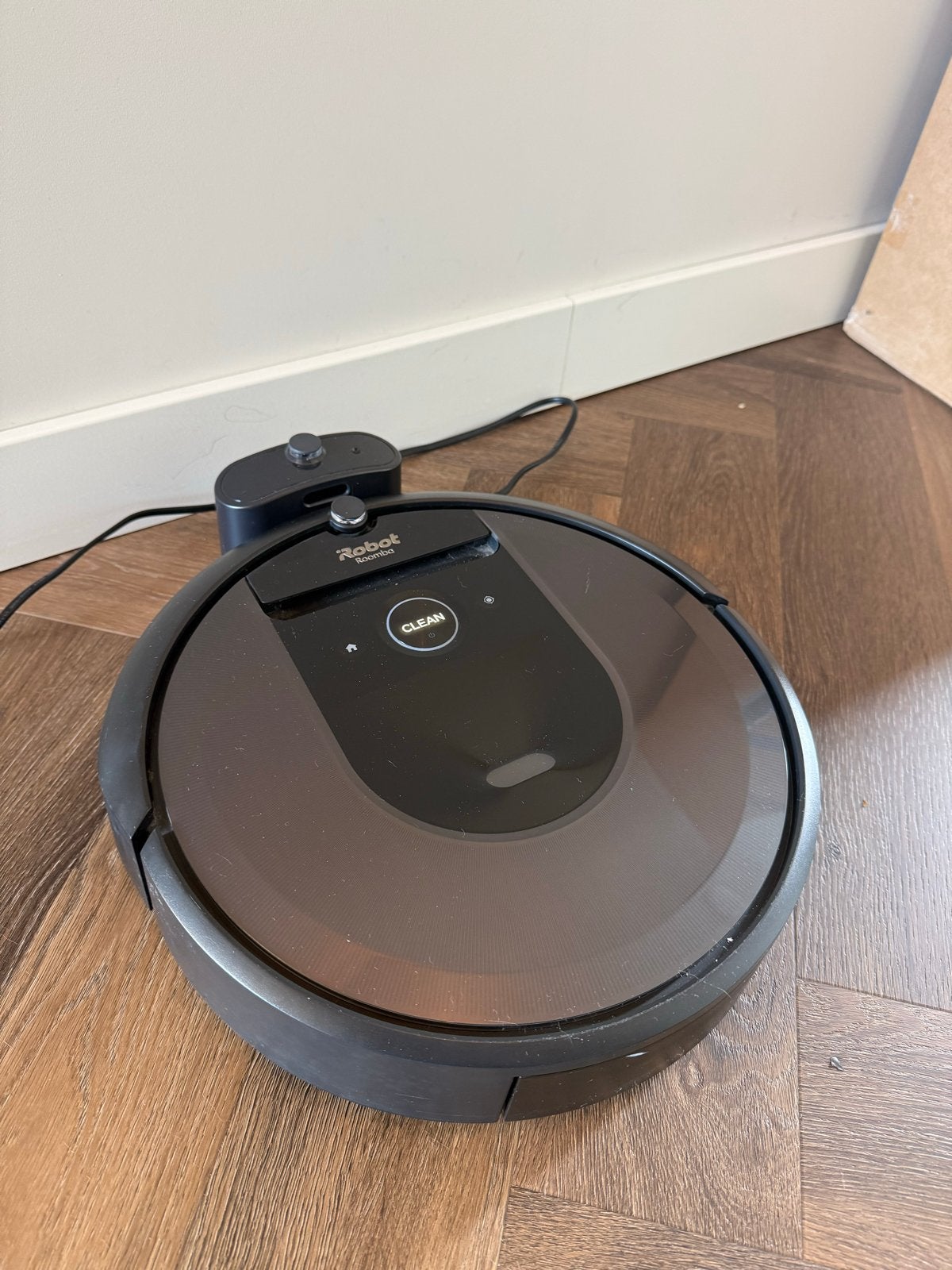 iRobot Roomba i7 Robotstofzuiger met Oplaadstation, IRobot, Ophalen of Verzenden, Zo goed als nieuw, Robotstofzuiger