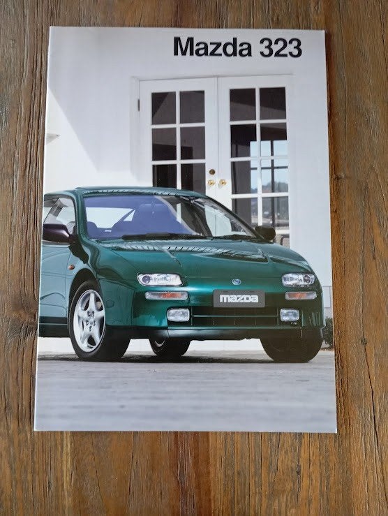 Mazda 323 + Prijslijst 8 / 1994 24 pag., Verzenden, Zo goed als nieuw, Mazda