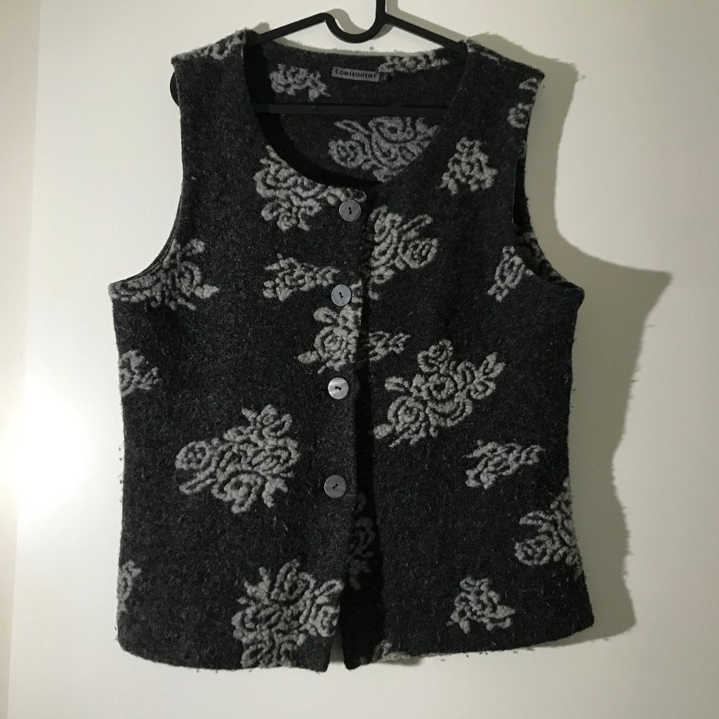Consequent bodywarmer gilet wol grijs met zwart bloemenprint, Verzenden, Zo goed als nieuw, Maat 42/44 (L), Zwart