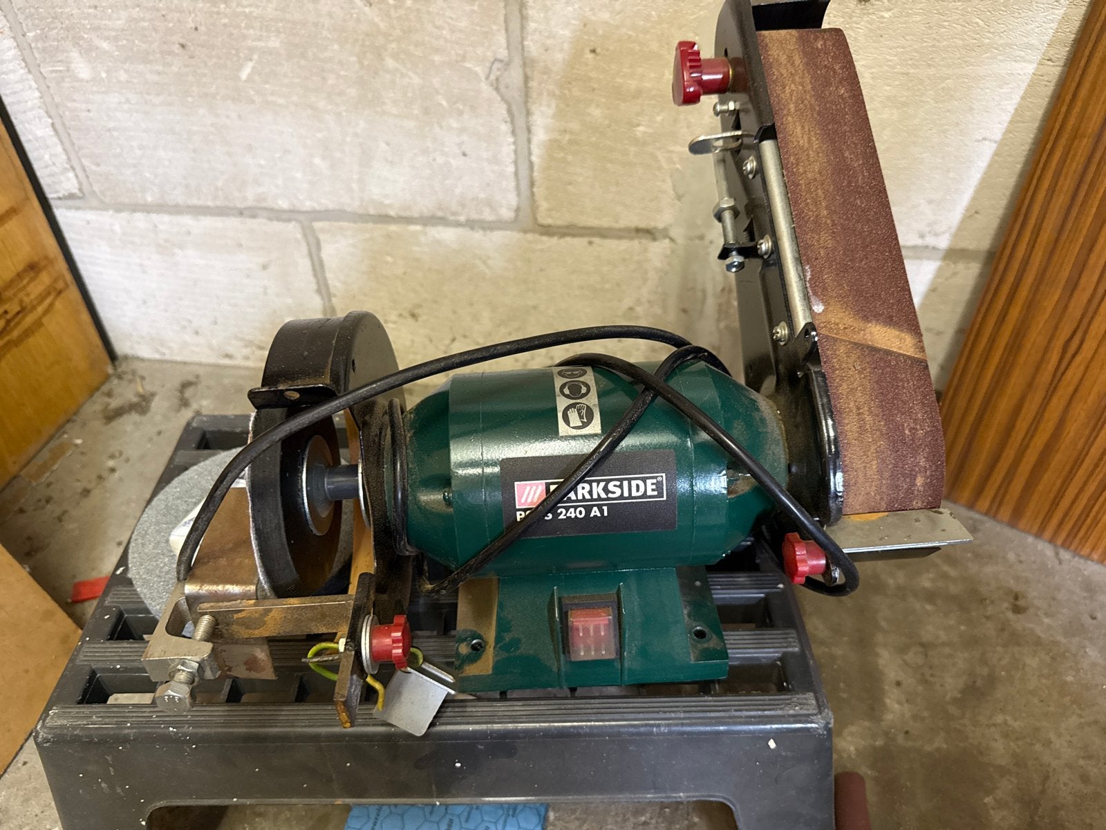 Parkside Bandslijpmachine en Slijpsteen PDS 240 A1, Ophalen, Gebruikt, Minder dan 700 watt, Werkbankslijpmachine