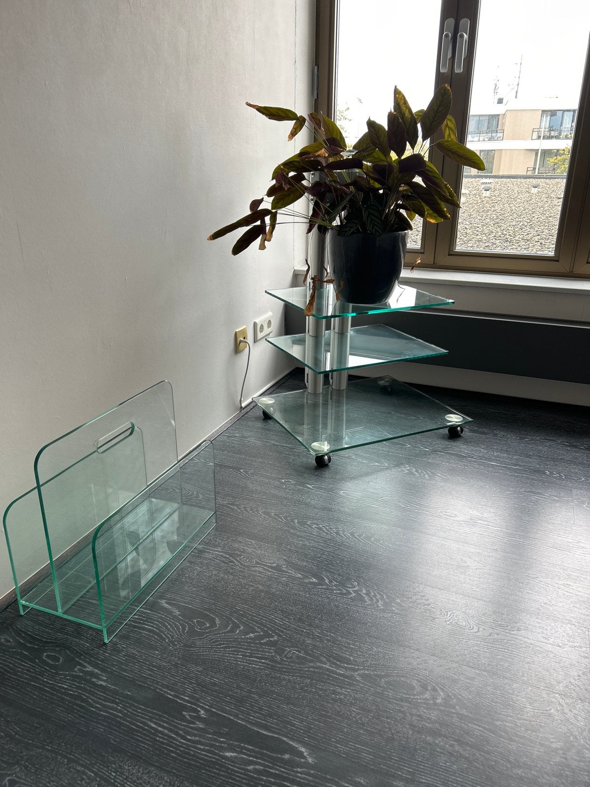 Glazen bijzettafel/ tv meubel en tijdschriftenhouder, Ophalen, Zo goed als nieuw, Glas, Modern