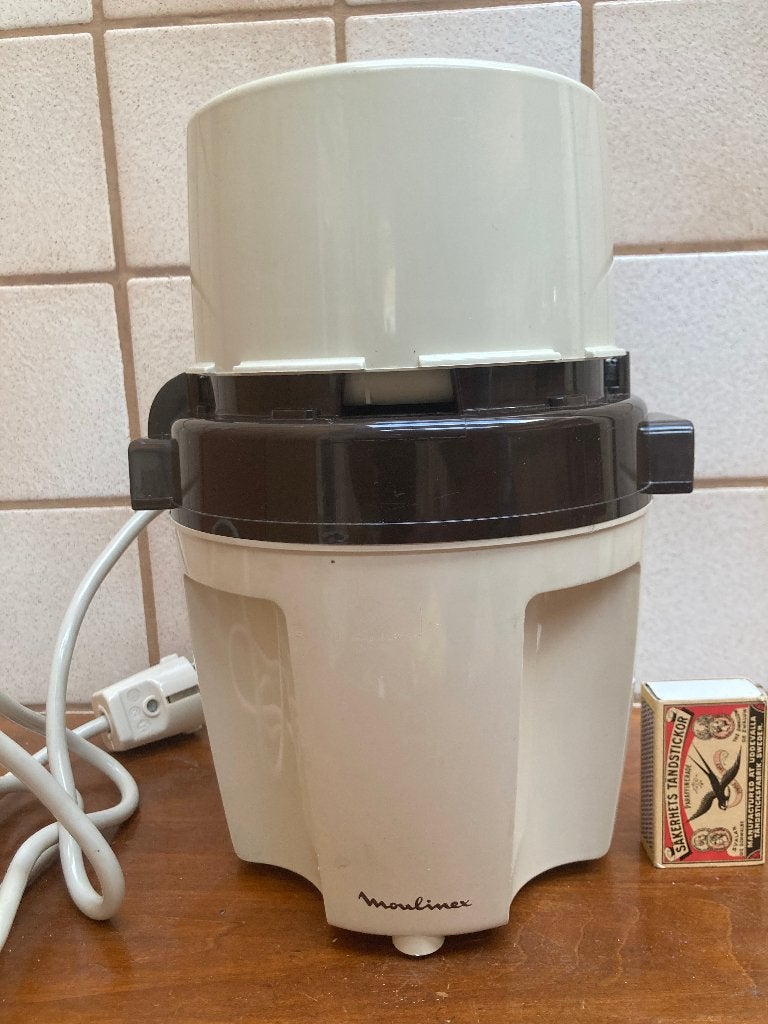 vintage bruine Moulinex Moulinette elektrische hakmolen, Kunststof, Ophalen of Verzenden, Zo goed als nieuw, Snijmachine