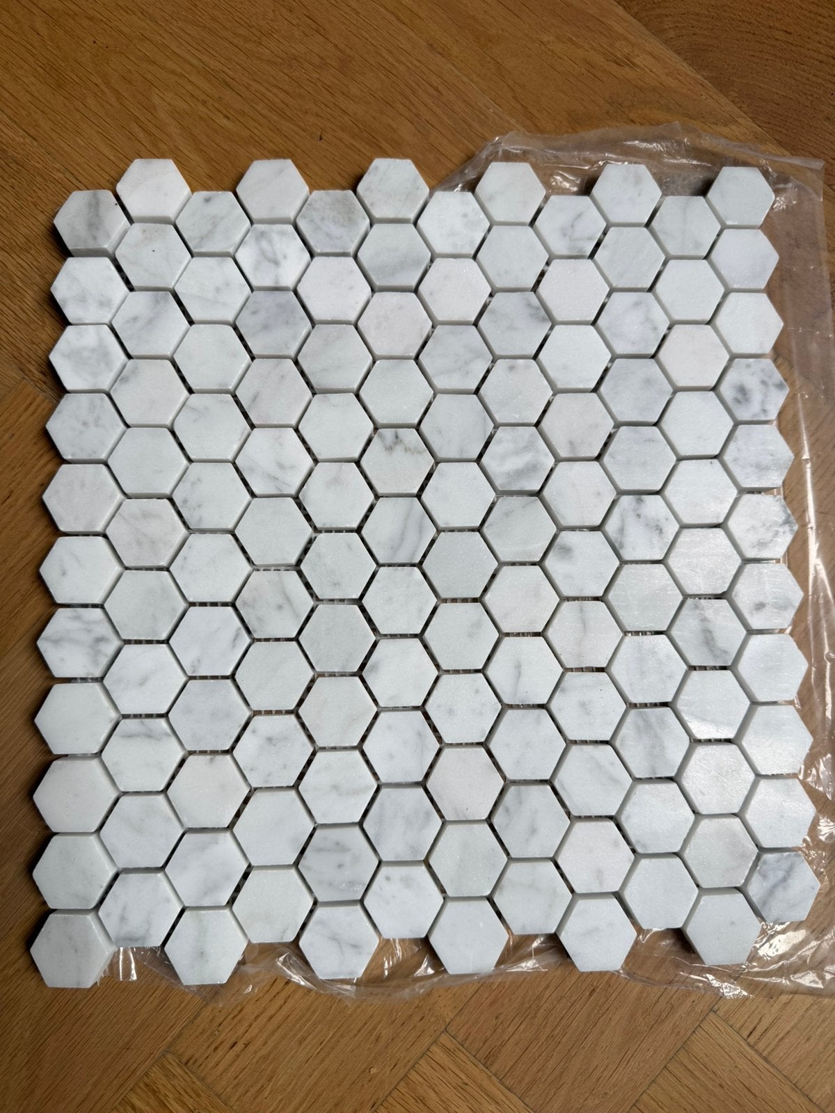 8 m² Hexagon Carrara Bianco marmer mozaïek 2,5 cm – nieuw, Doe-het-zelf en Verbouw, Tegels, Ophalen of Verzenden
