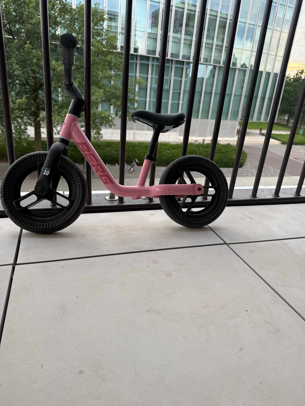 Roze BERG loopfiets - Zo goed als nieuw, Ophalen, Zo goed als nieuw, Minder dan 16 inch