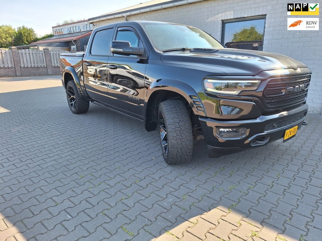 Dodge RAM 1500 5.7 V8 4x4 Crew Cab Limited Night Vol Head Up, Auto's, Automaat, Dealer onderhouden, Gebruikt, 5654 cc