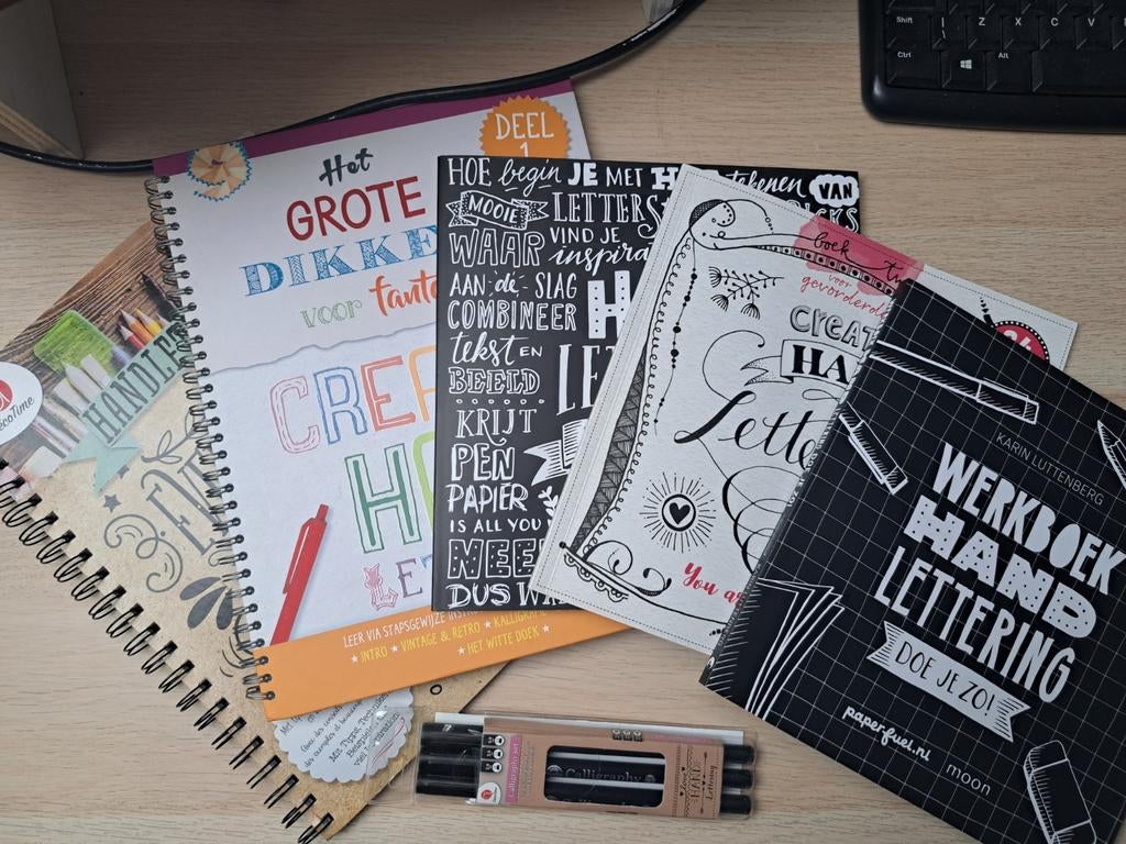 Set boeken handletteren, Ophalen of Verzenden, Zo goed als nieuw