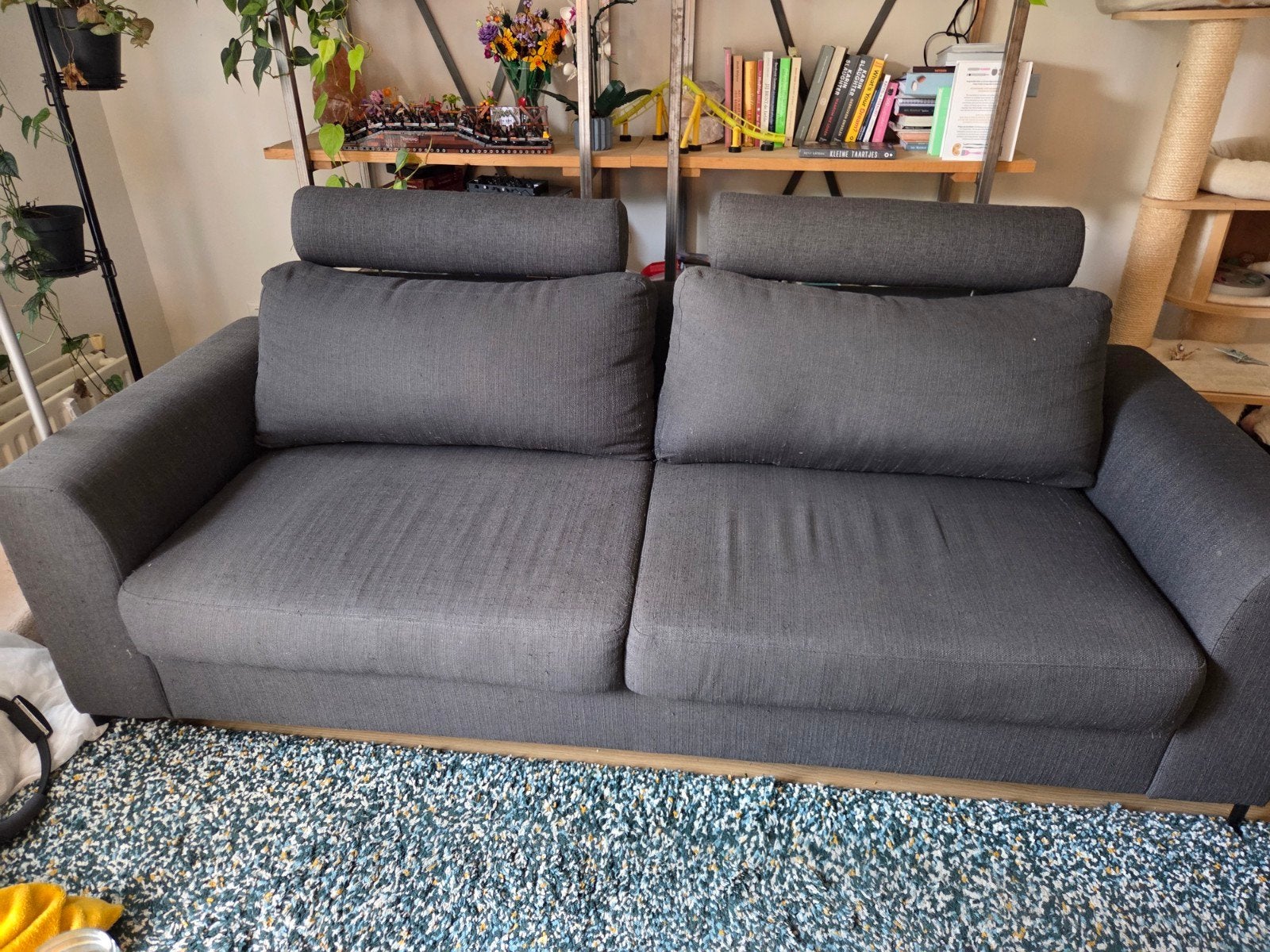 Grijze bank met hoofdsteunen, Ophalen, Gebruikt, Tweepersoons, 75 tot 100 cm