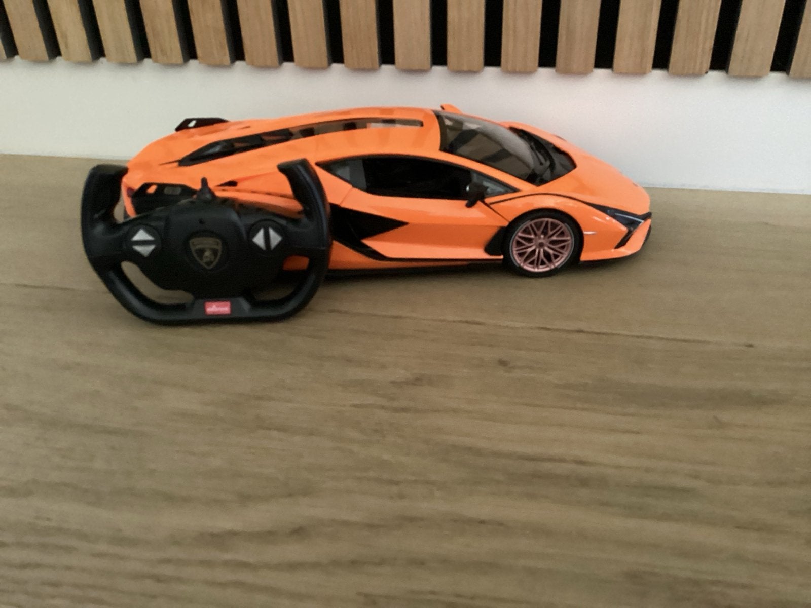 Lamborghini Sian RC auto met stuurwiel afstandsbediening, Zo goed als nieuw, Auto onroad, RTR (Ready to Run), Overige schalen