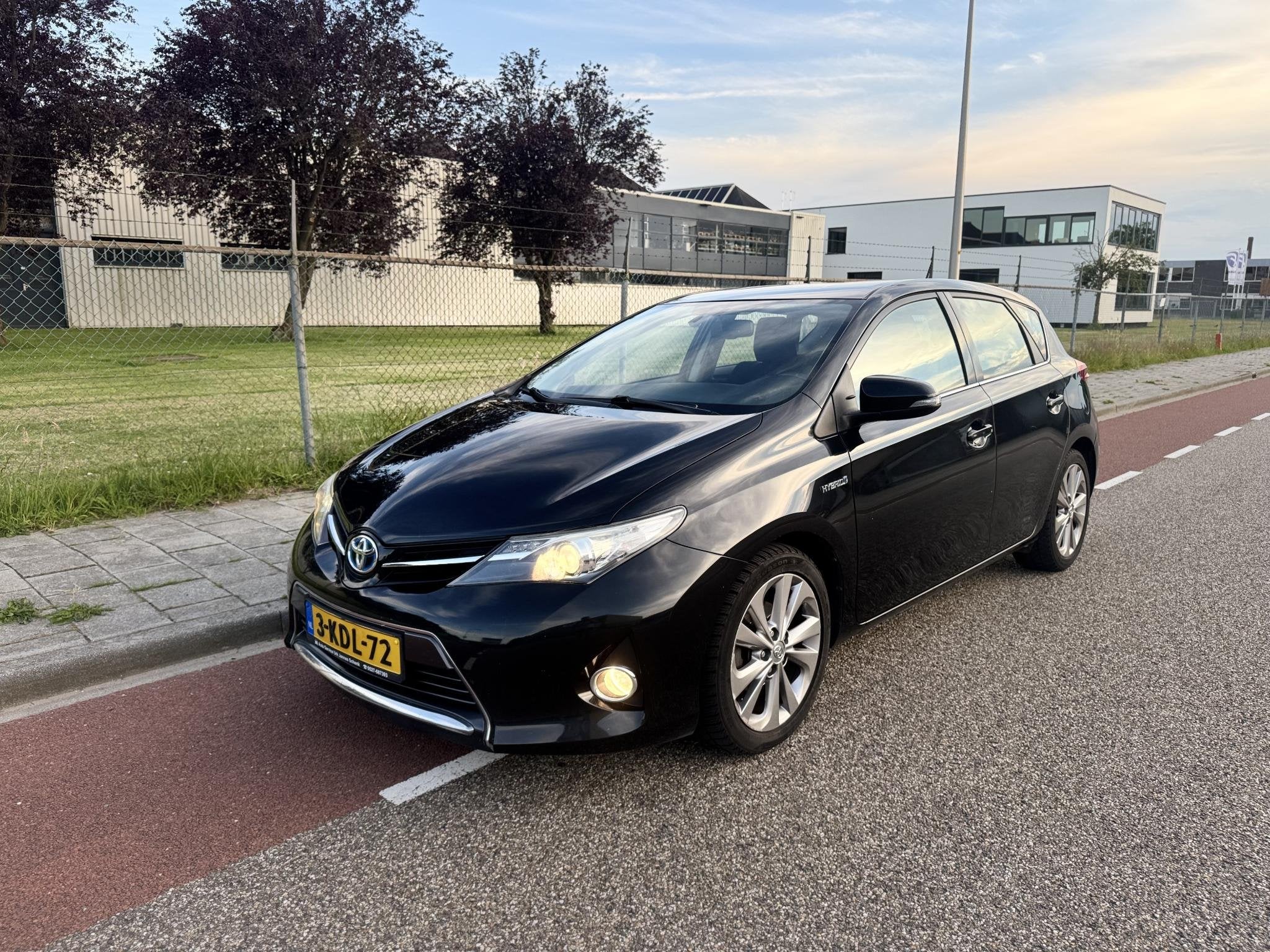 Toyota Auris 1.8 Hybrid Dynamic NAP/CLIMA/CAMERA/Org NL, Auto's, Euro 5, Gebruikt, 4 cilinders, Zwart