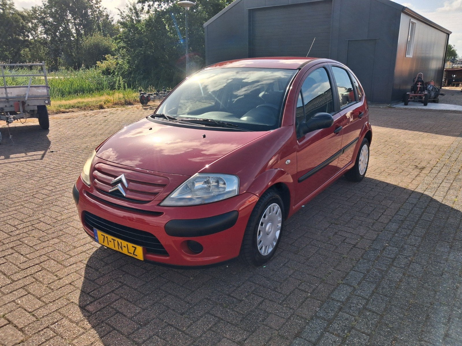 Citroën C3 1.1 I 2006 Rood met  slechts 136500 km, Auto's, Voorwielaandrijving, Stof, 40 €/maand, 920 kg