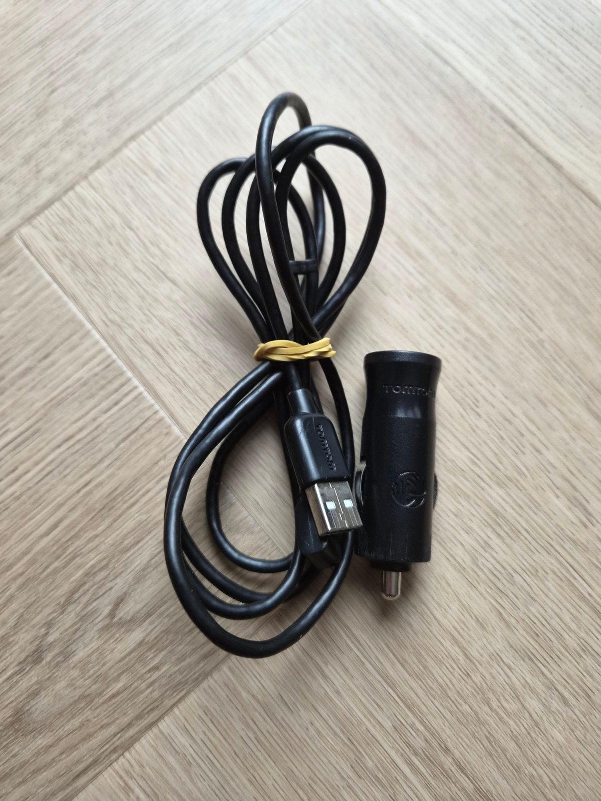 Tomtom 12 volt autolader met usb kabel, Ophalen of Verzenden