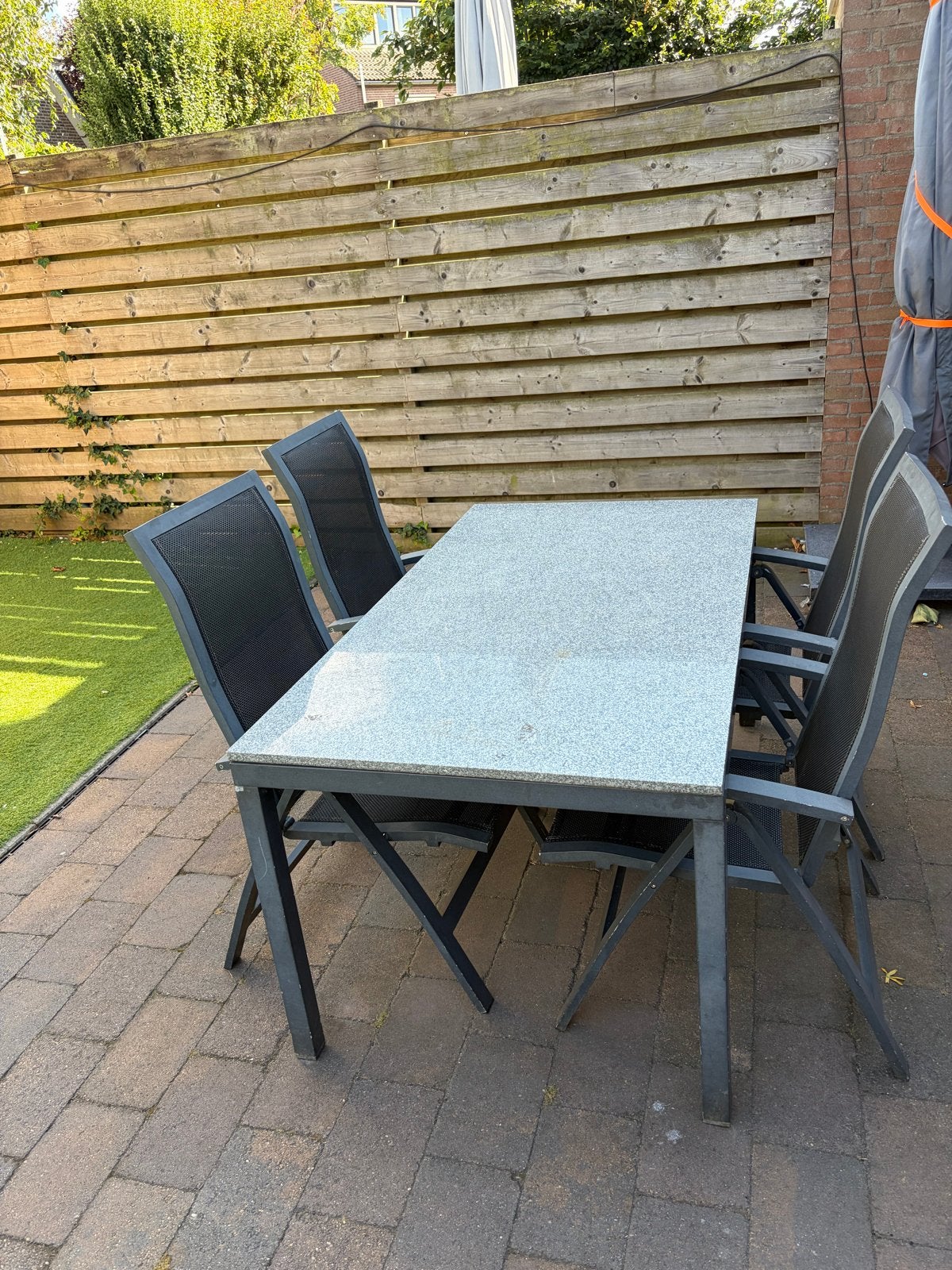 Tuinset met granieten tafel en 4 verstelbare stoelen, Tuin en Terras, Ophalen, 4 zitplaatsen, Gebruikt, Eettafel