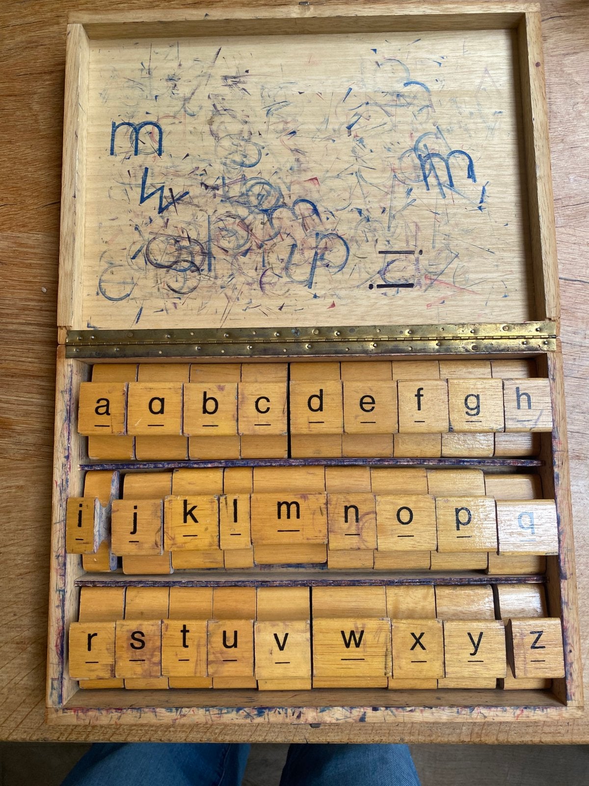 Compleet alfabet schoolstempels, Ophalen of Verzenden, Maandkalender, Gebruikt