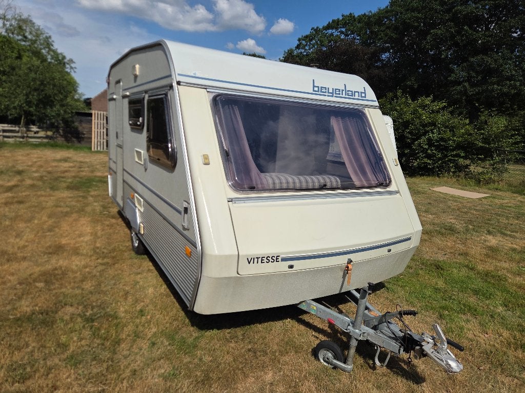 Beyerland Vitesse 400 ct, Caravans en Kamperen, Dwarsbed, Treinzit, Tot en met 3, Particulier