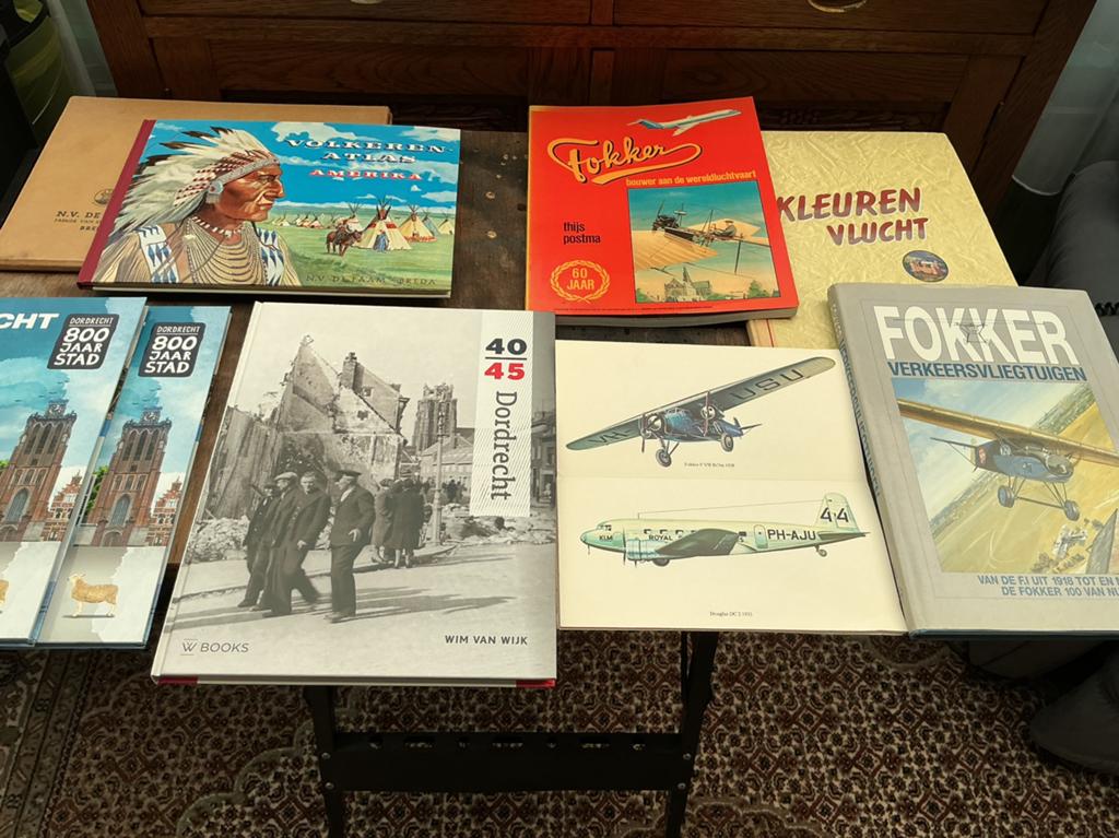 Diverse boeken: Dordrecht, Fokker, Volkeren-Atlas Amerika, Ophalen of Verzenden, 20e eeuw of later, Zo goed als nieuw