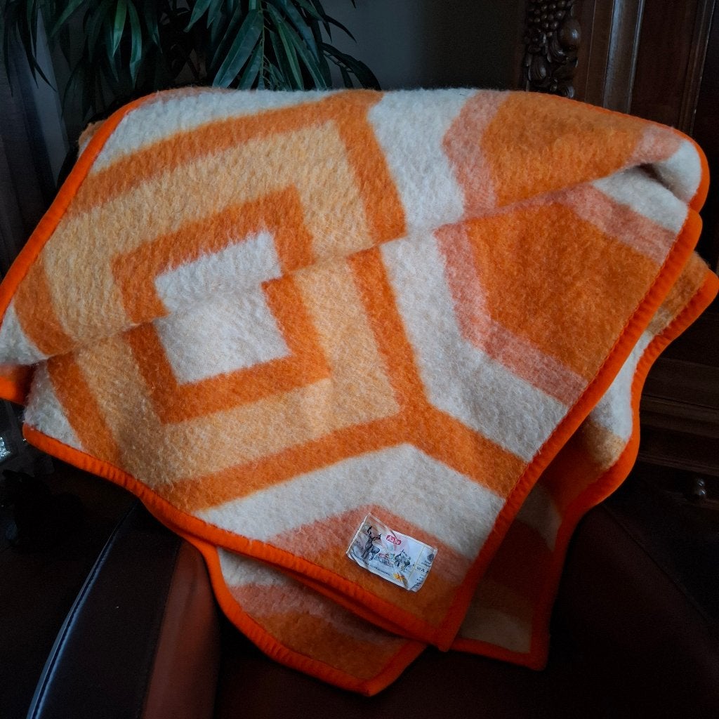 Vintage eenpersoons deken zuiver scheerwol AaBe, Huis en Inrichting, Slaapkamer | Beddengoed, Gebruikt, Eenpersoons, Oranje, Ophalen of Verzenden