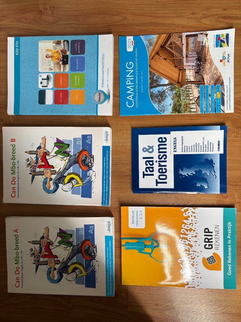 MBO opleiding travel&hospitality niveau 4, Boeken, Ophalen, Overige vakken, Diverse auteurs, Zo goed als nieuw