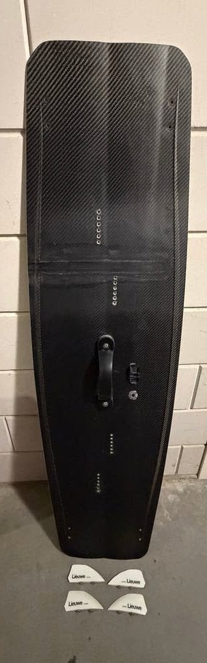 Lieuwe Falcon Carbon Twintip Kiteboard (gerepareerd), Ophalen of Verzenden, Gebruikt, Overige typen, Met vinnen